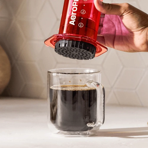 Кофеварка ручная Аэропресс (AeroPress) Clear Red: красный, 90RD05  фото 4