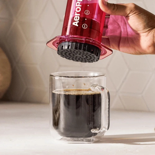 Кофеварка ручная Аэропресс (AeroPress) Clear Pink: розовая, 90PK05  фото 4