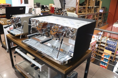 Кофемашина эспрессо рожковая Victoria Arduino Eagle Tempo 2 groups Matt Black, цвет корпуса черный  фото 2