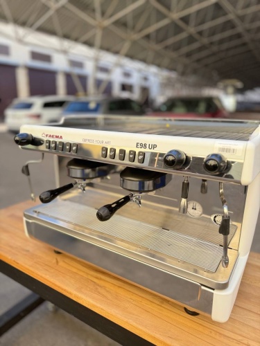 Кофемашина эспрессо рожковая Faema E98 UP DT/2 белая, бу, 2019 гв  фото 2